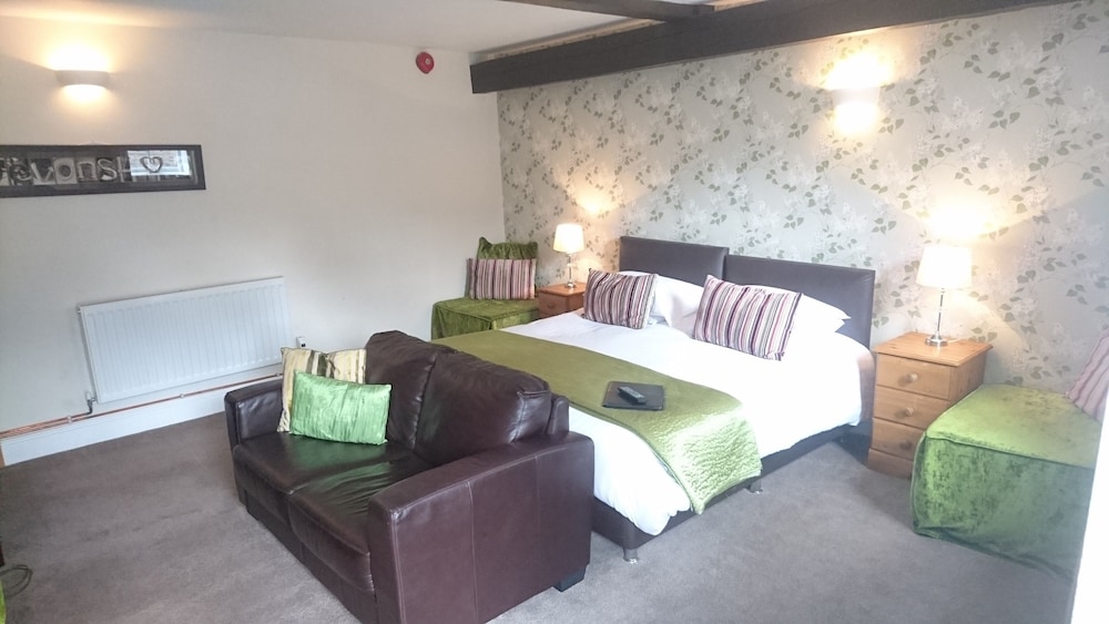 Charles Cotton Hotel 23/33