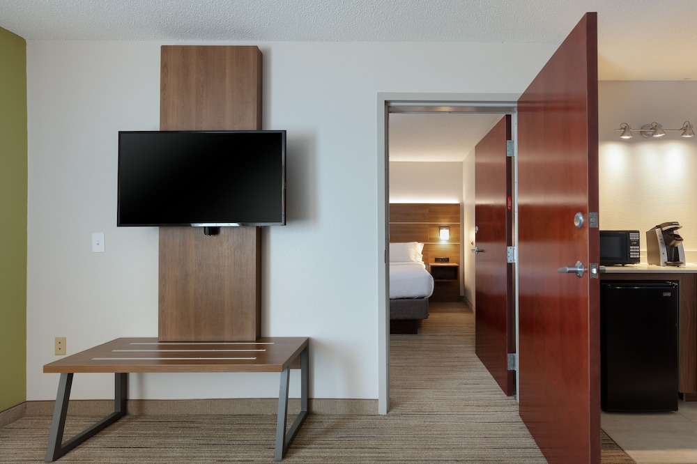 Holiday Inn Express Hotel & Suites Milton East I-10 61/73