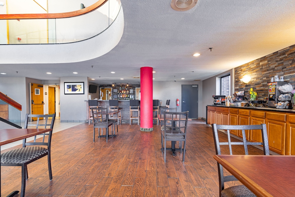 Ramada by Wyndham Columbus North 25/39