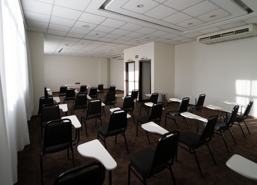 EXECUTIVE INN 37/50