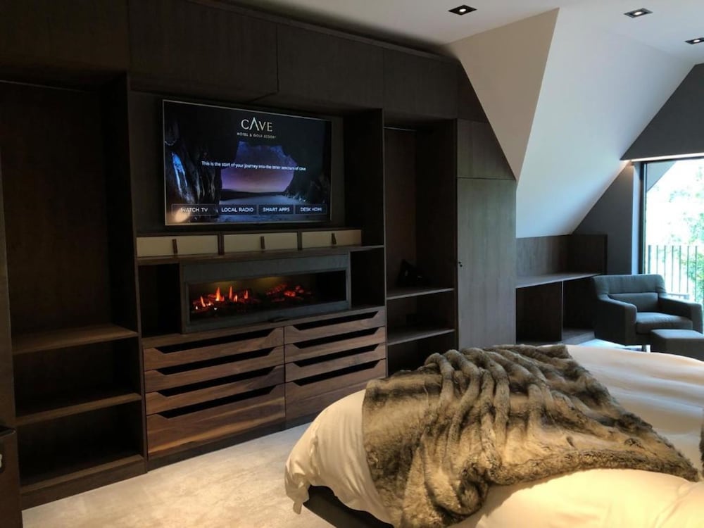 Cave Hotel and Golf Resort 16/58