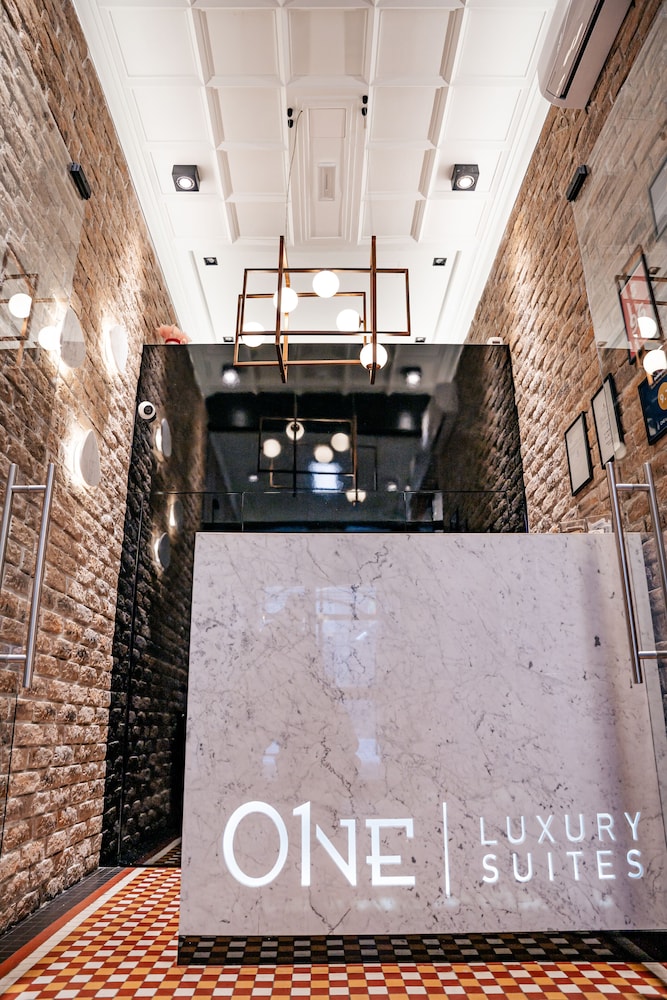 One Luxury Suites 5/72