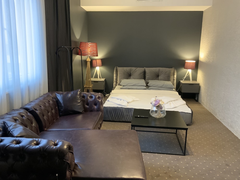 Eva Otel 29/50