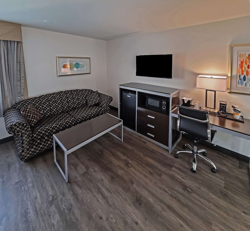 Quality Inn Burbank Airport 24/32
