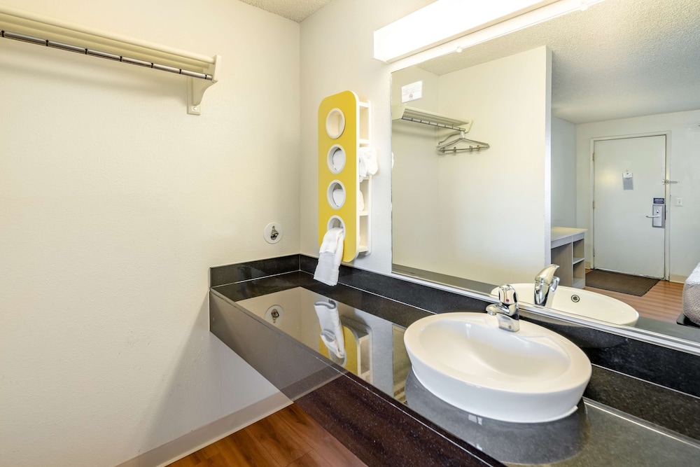 Motel6 Clarkston, WA 48/50