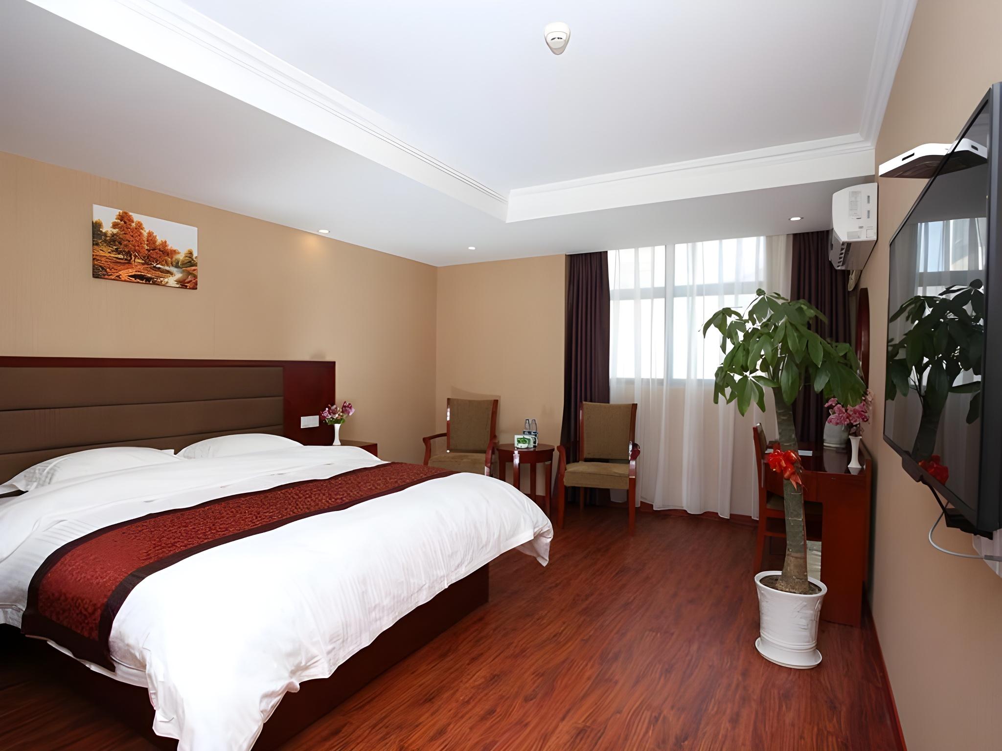SUPERIOR, QUEEN BED