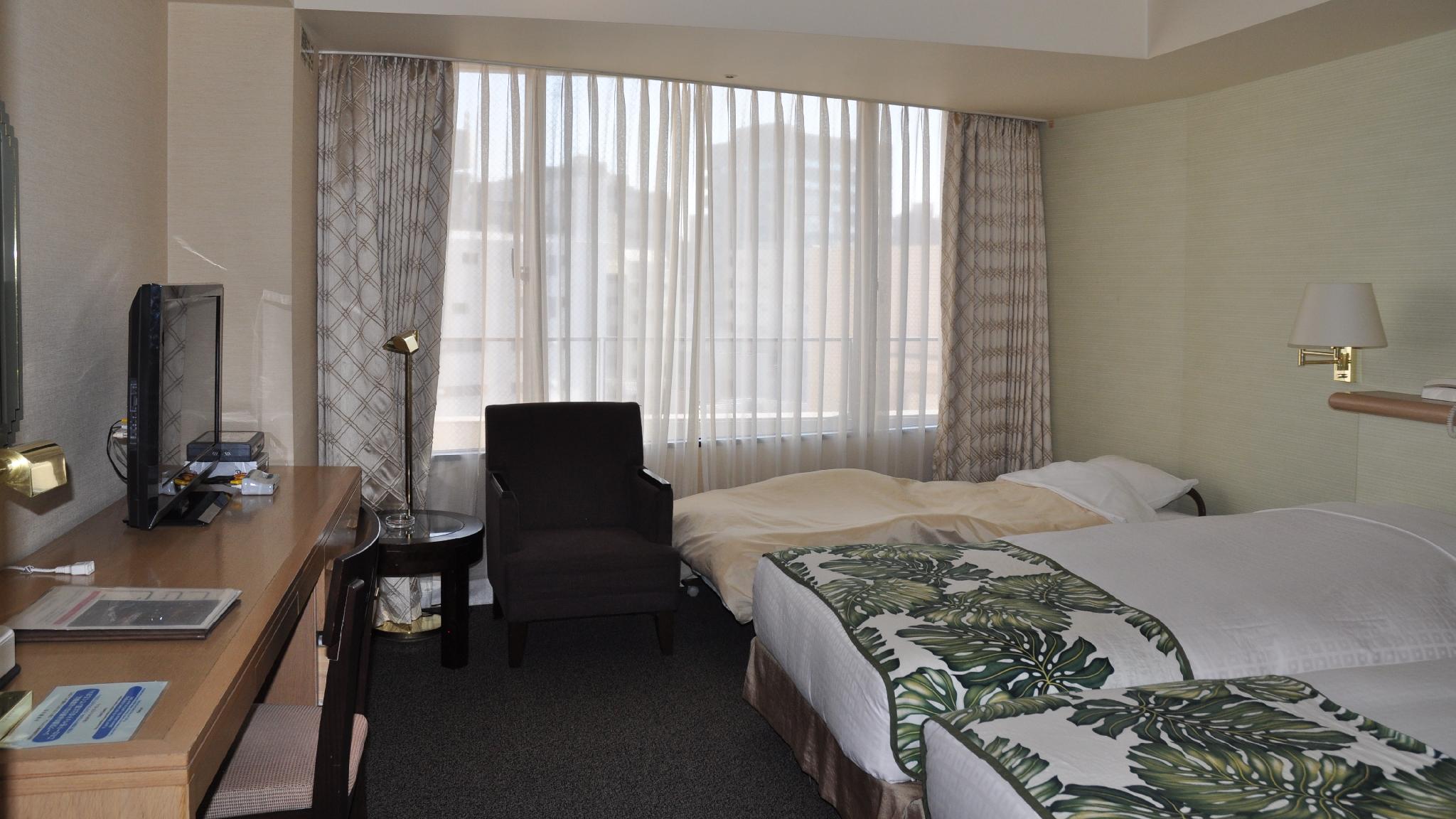 Family, Twin Beds, Side Sea View, Smoking