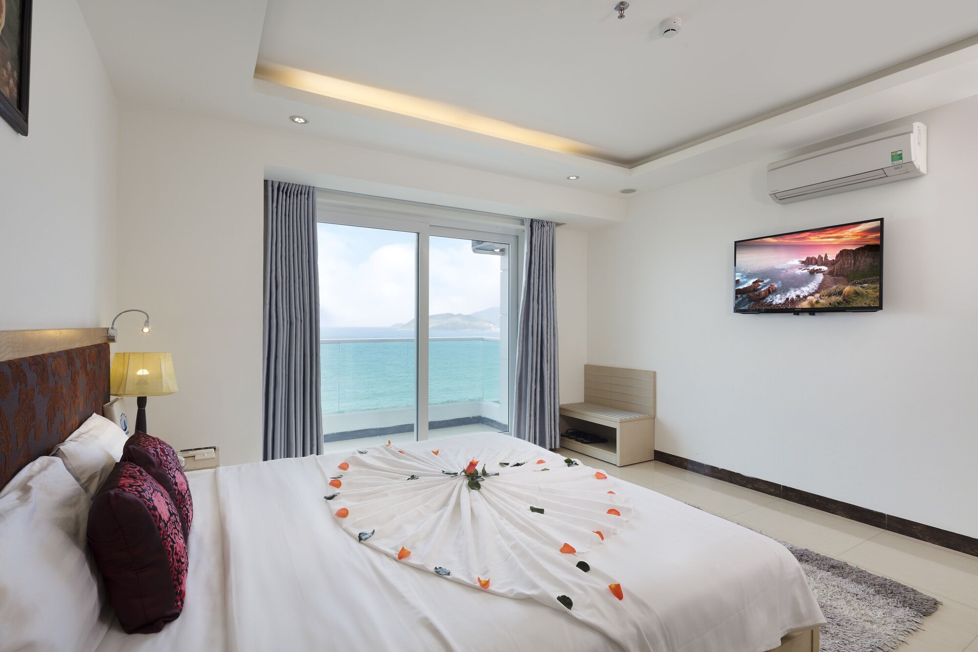 SUITE, SEA VIEW, BALCONY