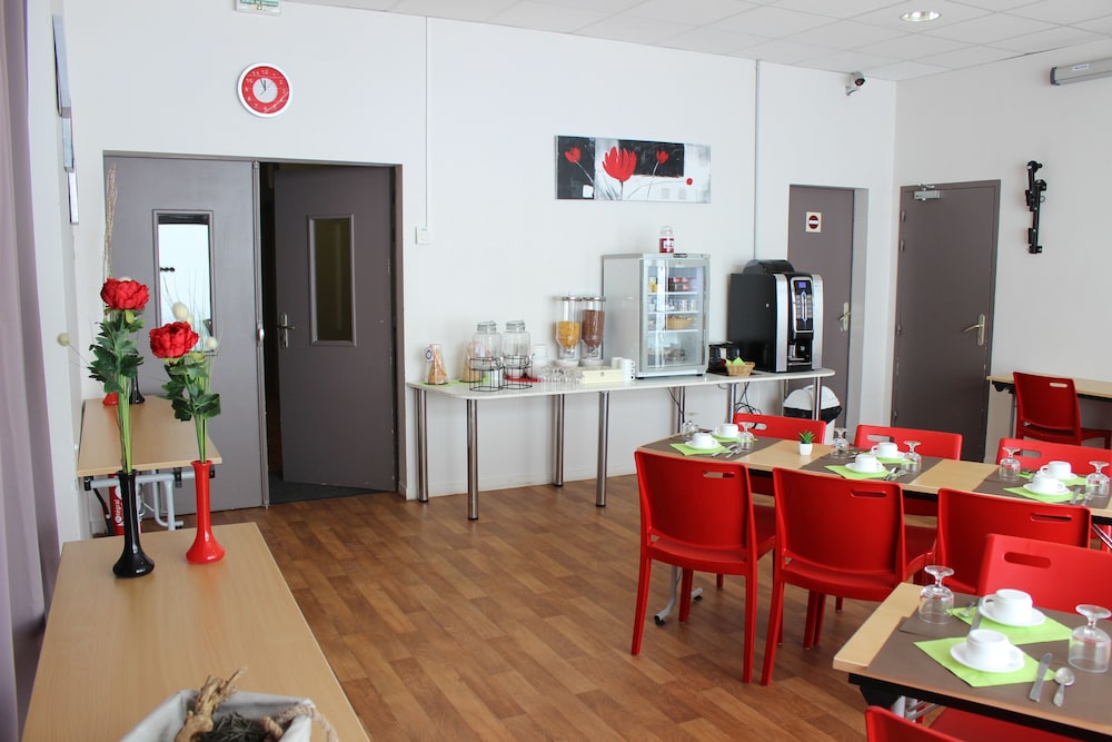 restaurant cafeteria