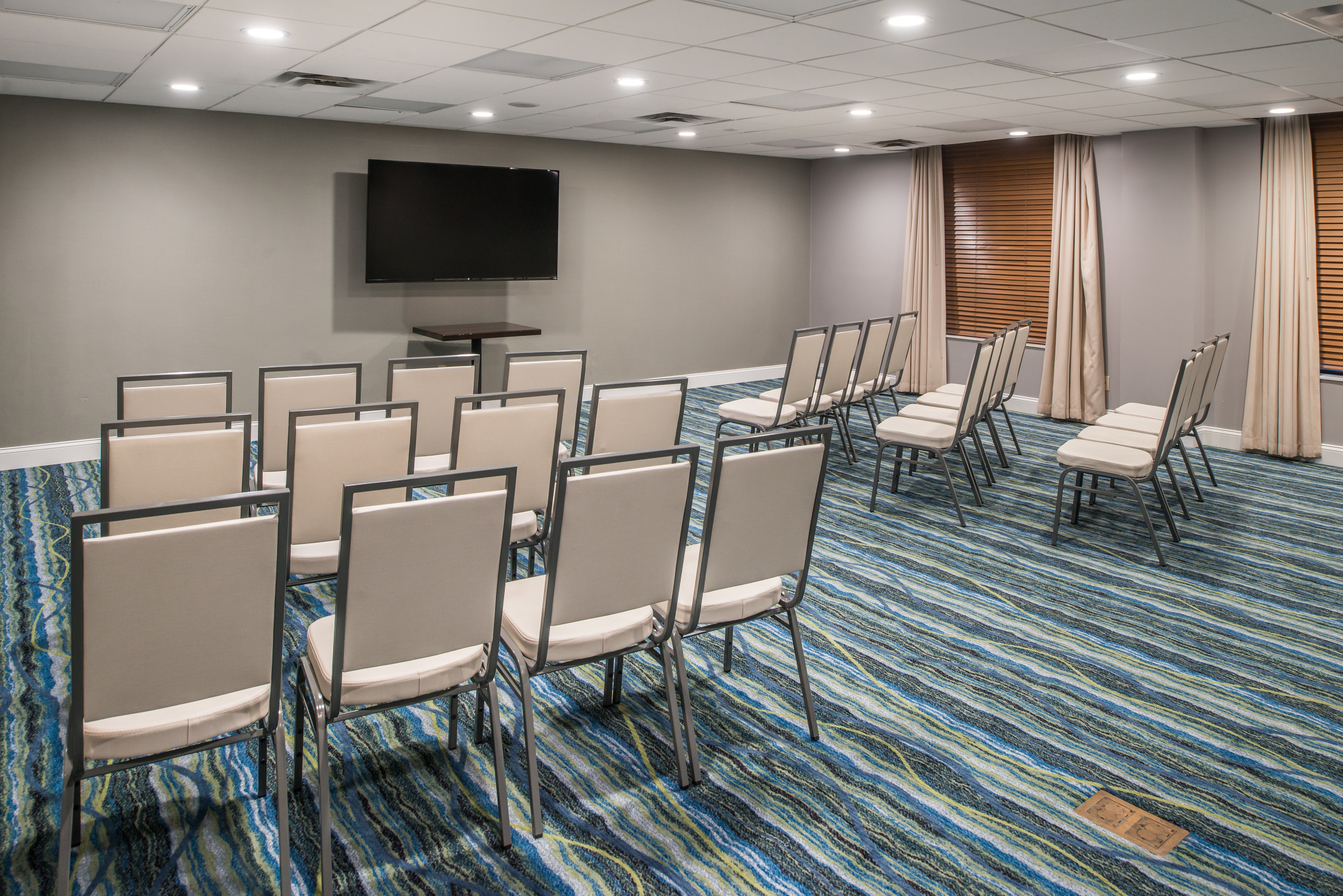 Holliday Inn Belcamp Aberdeen Area Ex Wingate By Wyndham Aberdeen Edgewood 33/46