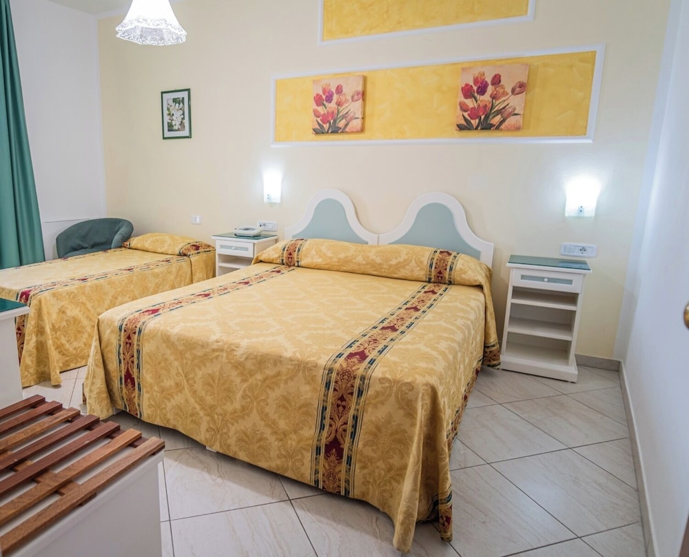 غرفة إليت ثلاثية، Hotel Ristorante Borgo La Tana 4/6