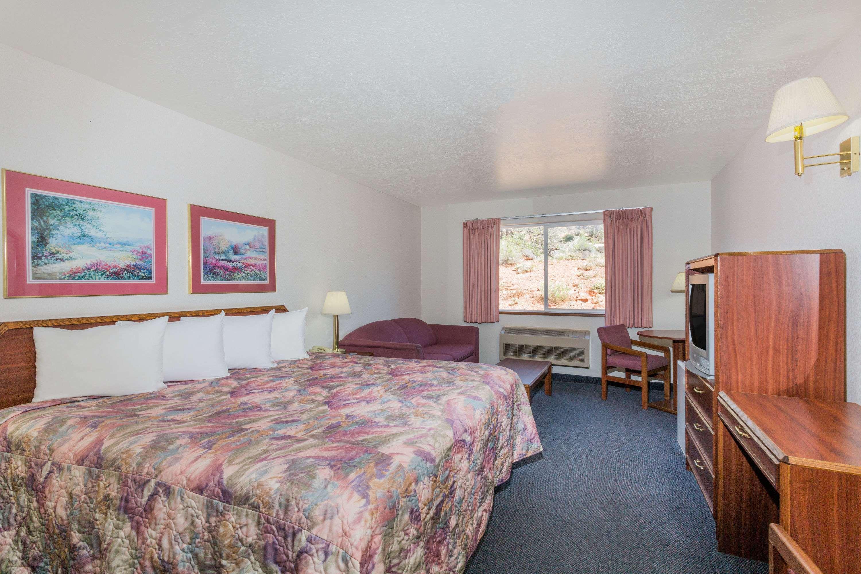Deluxe, King Bed