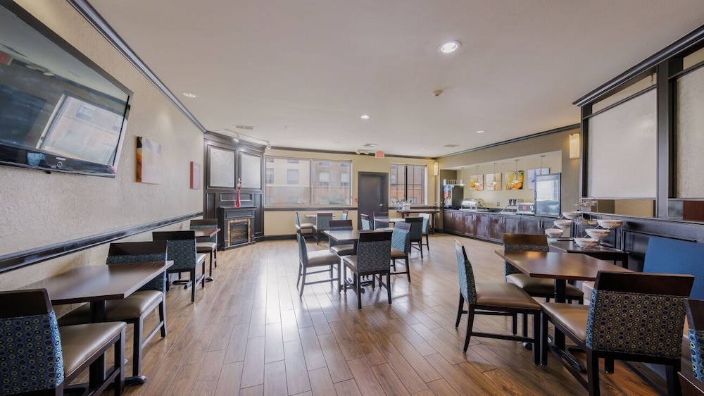 Comfort Suites Lawton Near Fort Sill 42/56