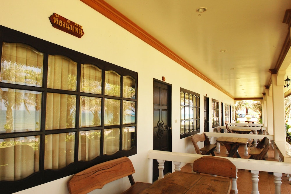 Bansaithong Beach Resort 38/52