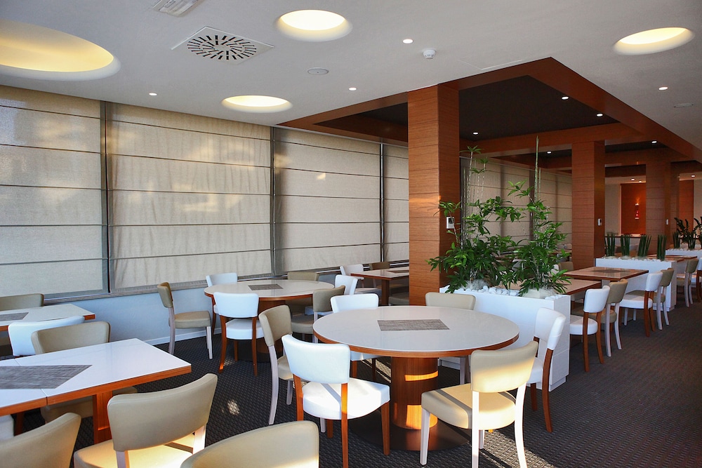 Oxygen Lifestyle Hotel 32/50