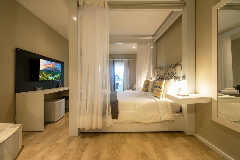 STUDIO, SUITE