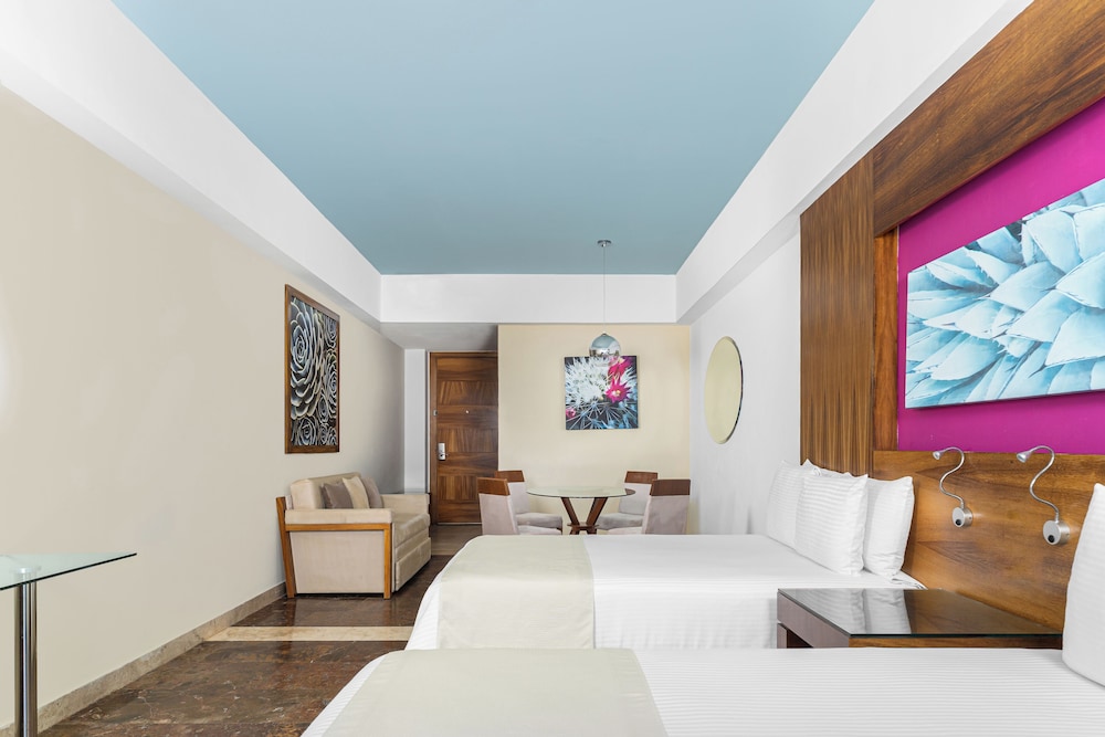 ALTITUDE, SWIM OUT, JUNIOR SUITE, DOUBLE BED, OCEAN FRONT
