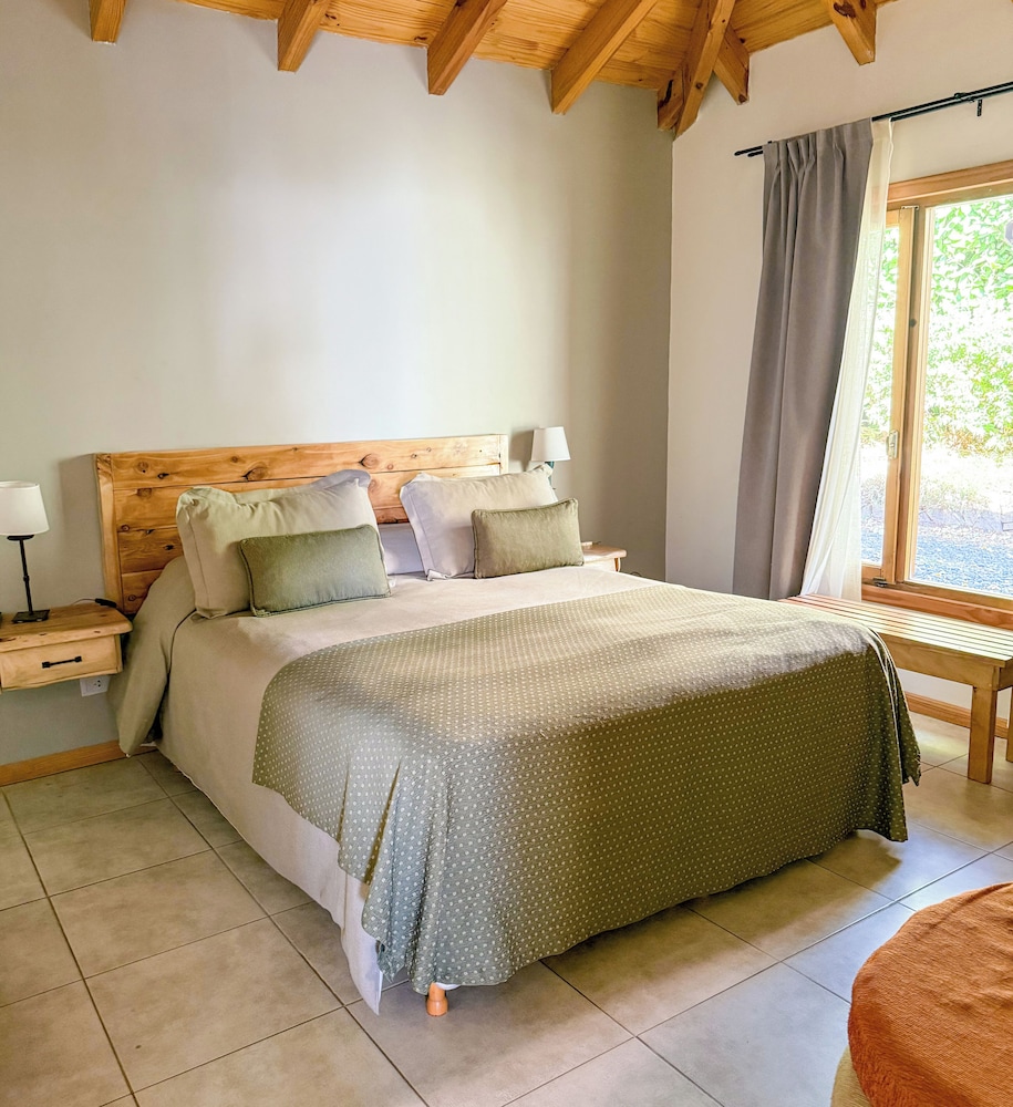 1 BEDROOM, SUITE, LAKE VIEW