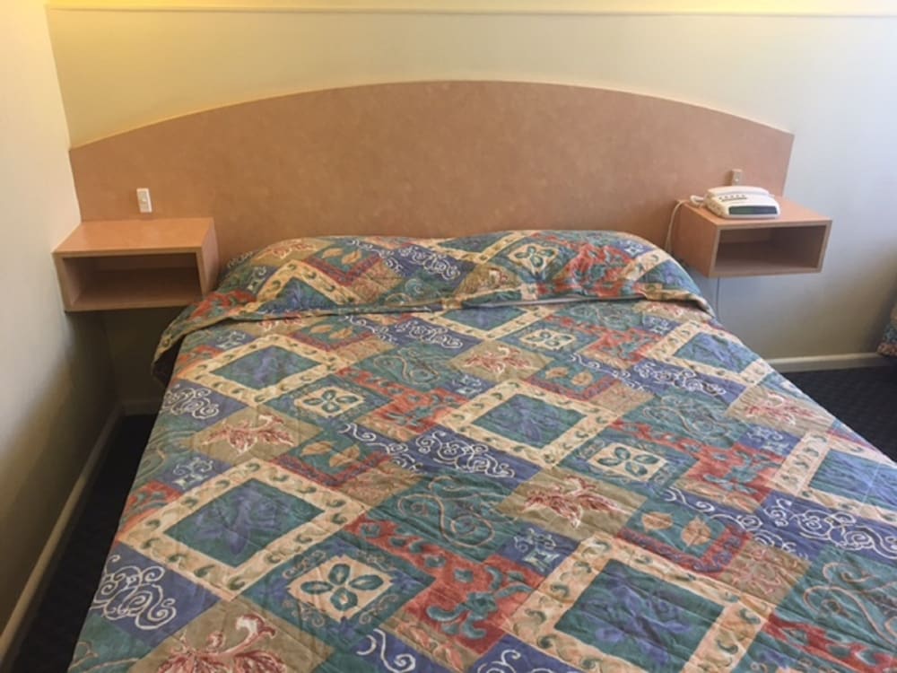 PARKVILLE MOTEL 10/56