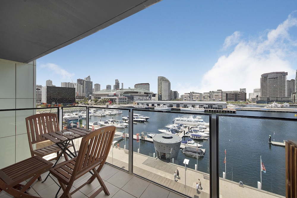 Docklands Private Collection of Apartments - Digital Harbour 28/50