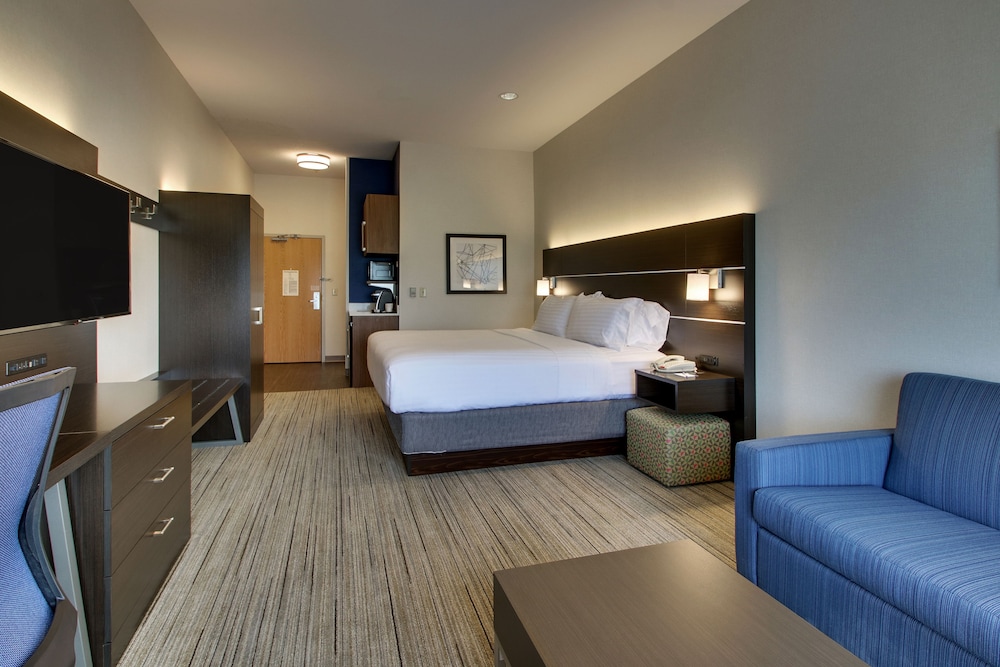 Holiday Inn Express Suites Morris 11/49
