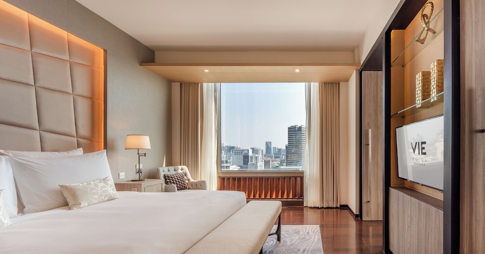 EXECUTIVE, PRIVILEGE, SUITE, KING BED, LIVING AREA, PIANO CLUB