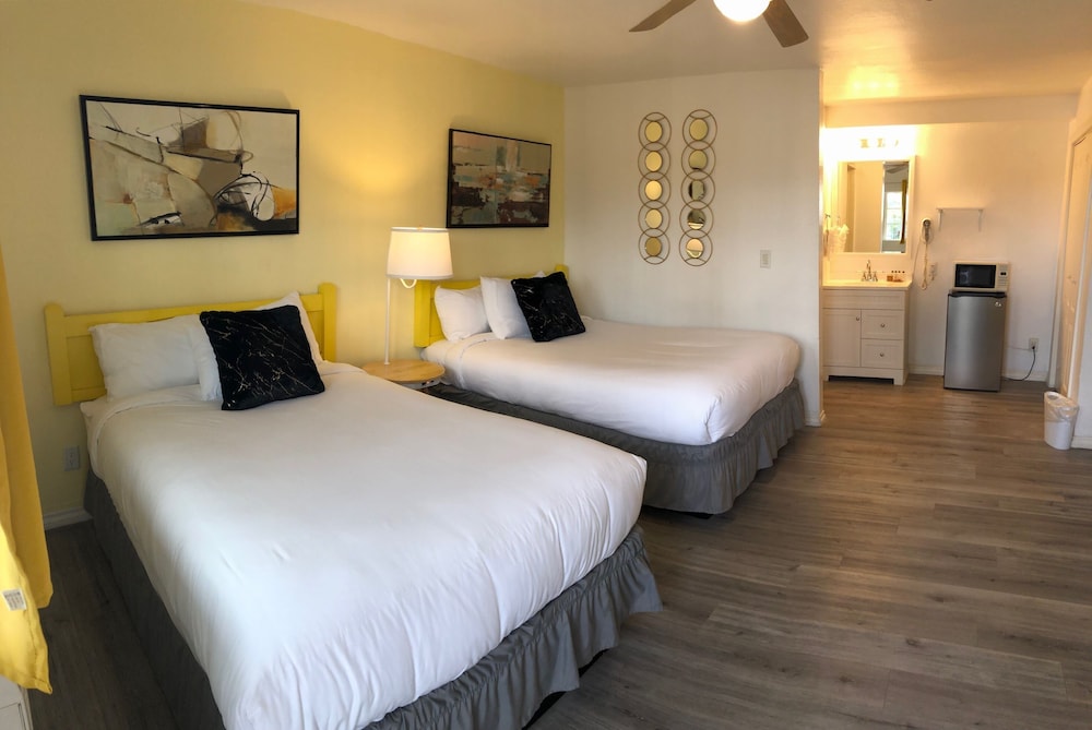 Inn at Palm Springs 17/69