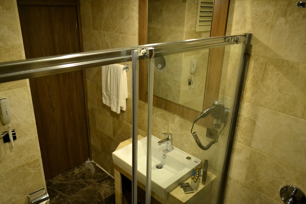 Engin Otel 30/30