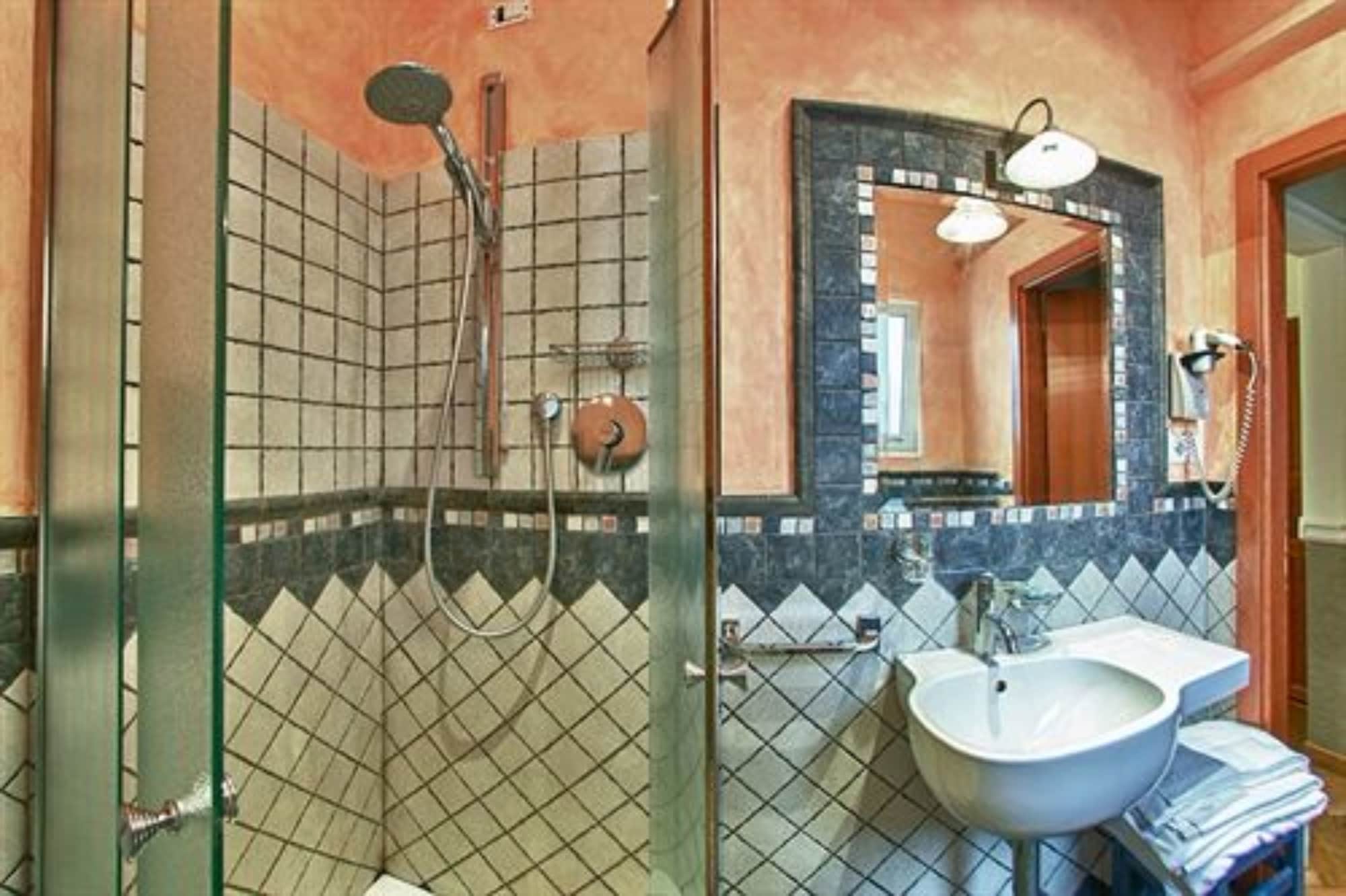 غرفة مفردة بسرير مزدوج، Hotel Pedrini 6/7