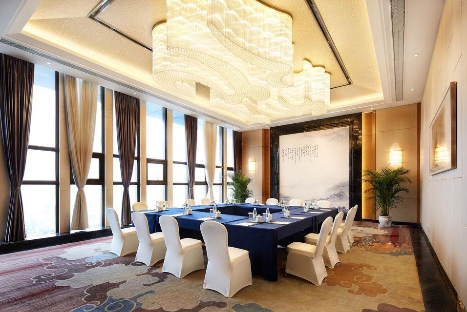 Minyoun Langzhong Ancient City Resort 18/30