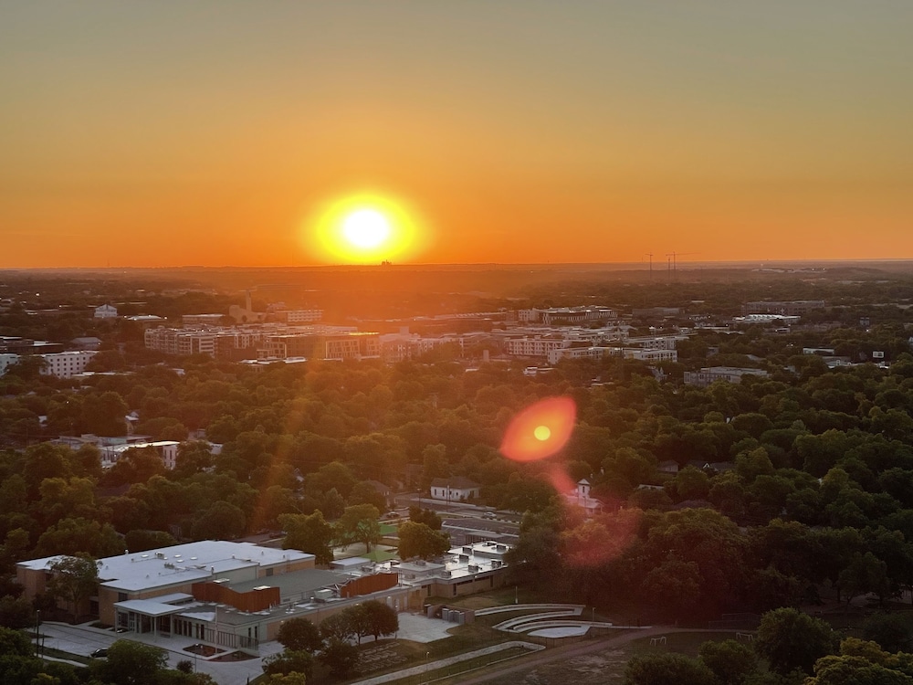 Austin Condo Hotel 45/49