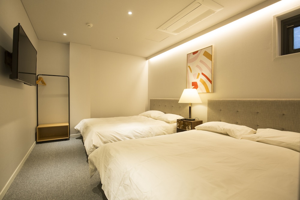 UH Suite The Jongno 8/44
