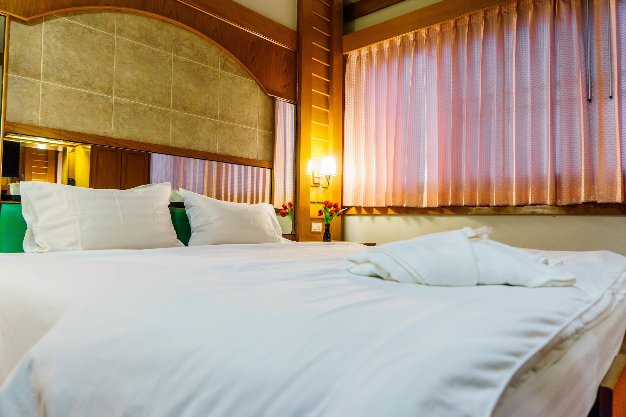 STANDARD, KING BED