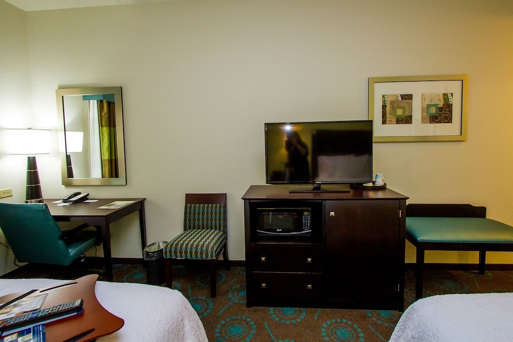 Hampton Inn Fayetteville 46/62