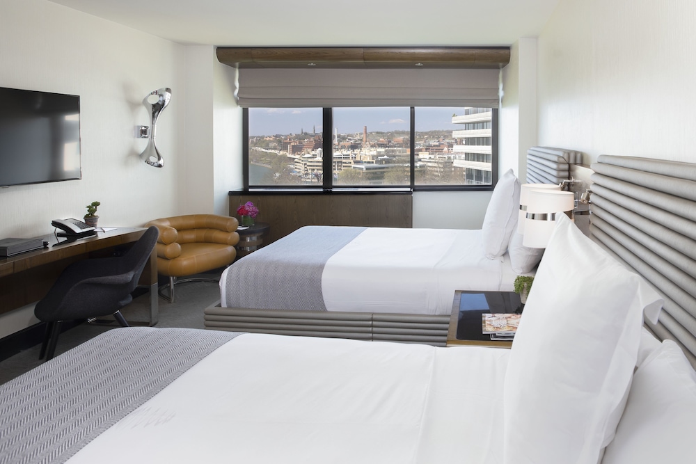 DELUXE, 2 QUEEN BEDS, ACCESSIBLE