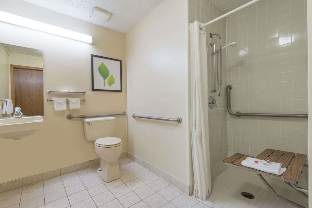 WestSpring Inn - Westlake Cleveland 7/36
