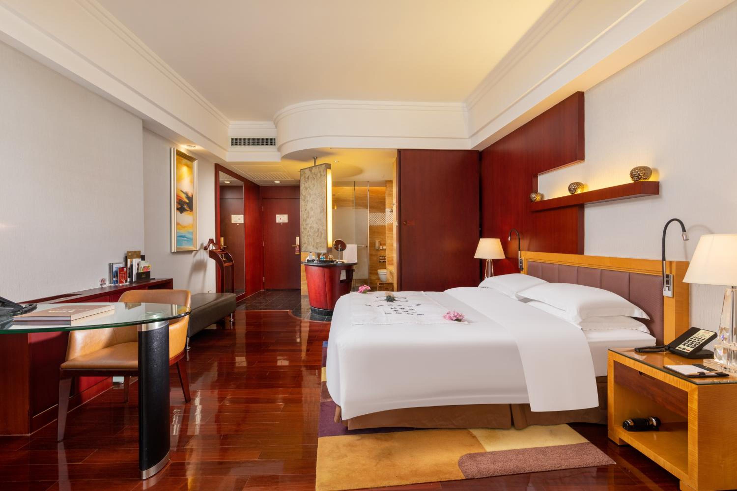 Executive, King Bed, Bridge View 5/7