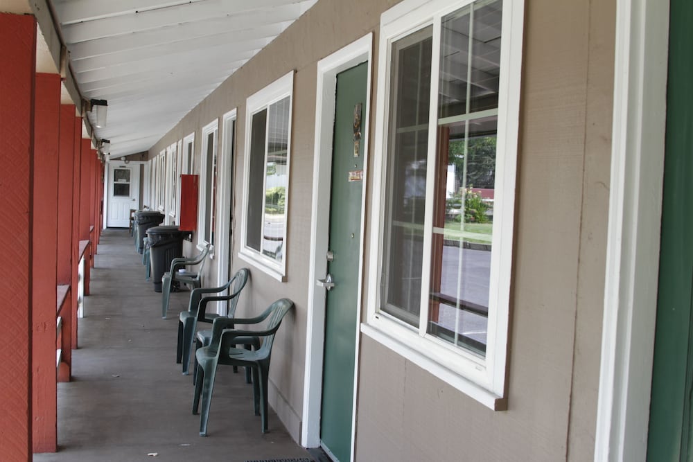 Jumping Frog Motel 42/67