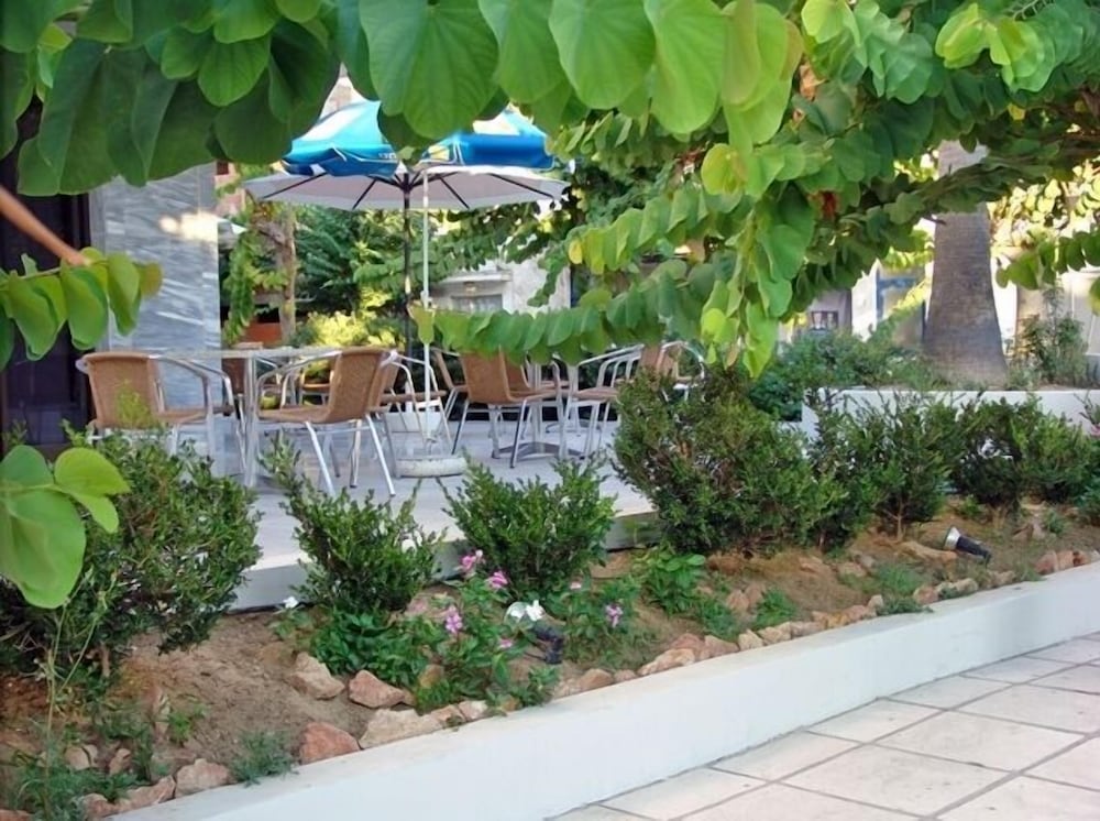 Dimitris Paritsa Hotel 39/44