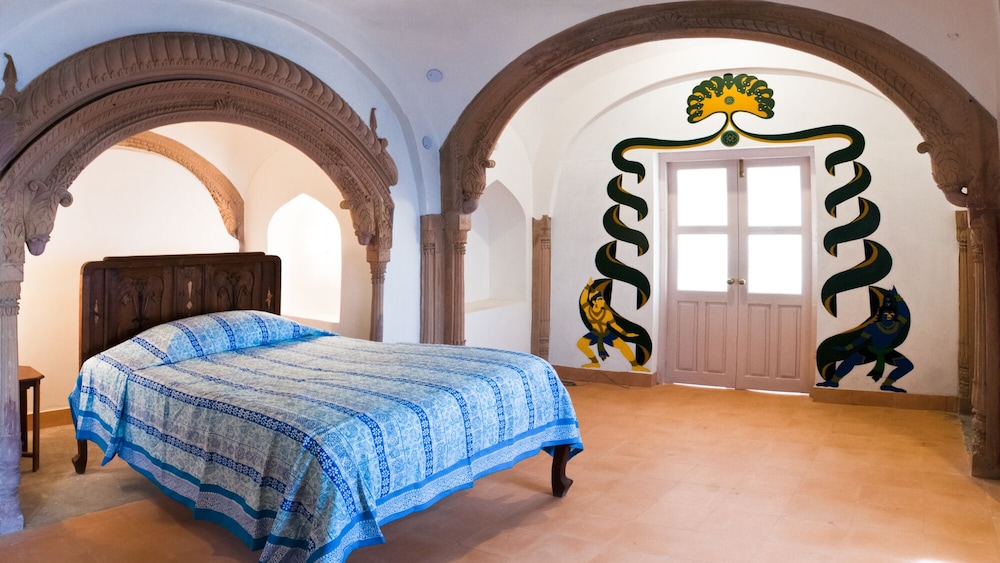 Neemrana’s Tijara Fort-Palace - 19th Century, Alwar 23/54