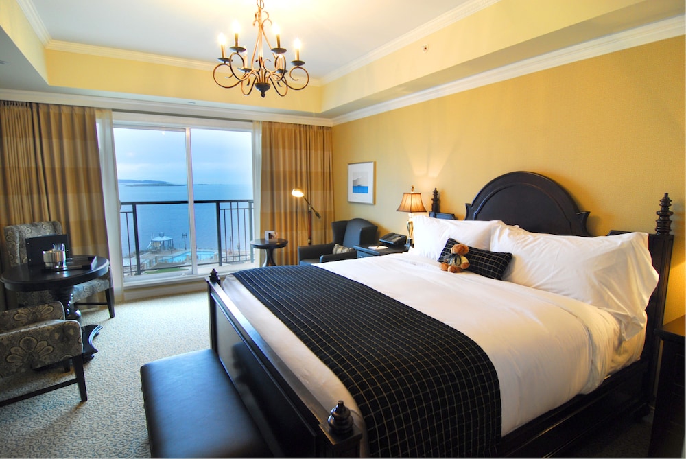 Oak Bay Beach Hotel 21/65