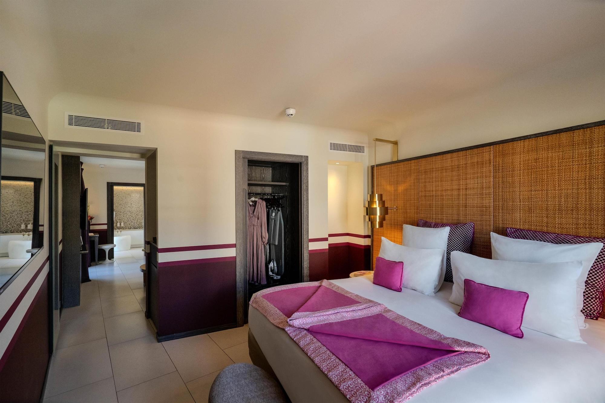 Village, Suite