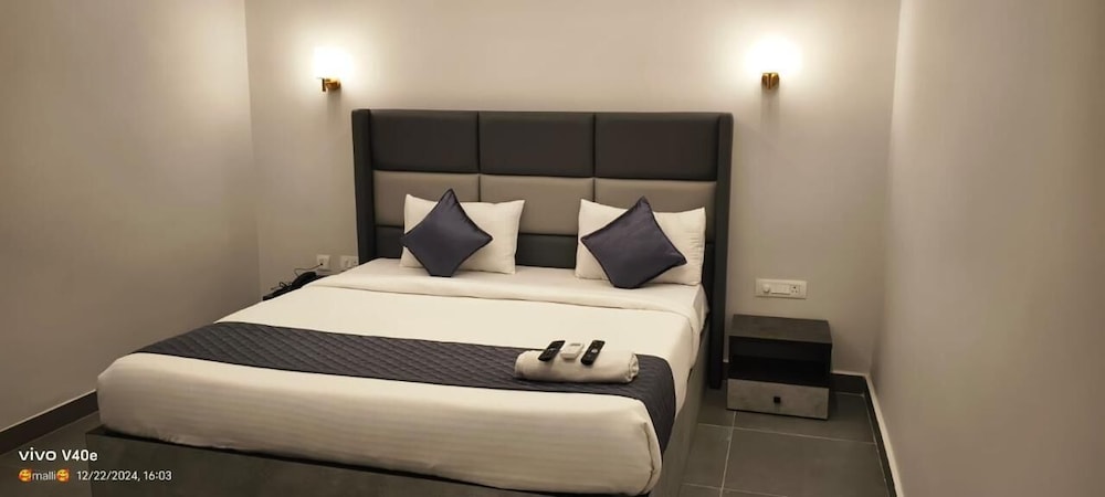 Fabhotel Siri Inn Madhapur 22/39