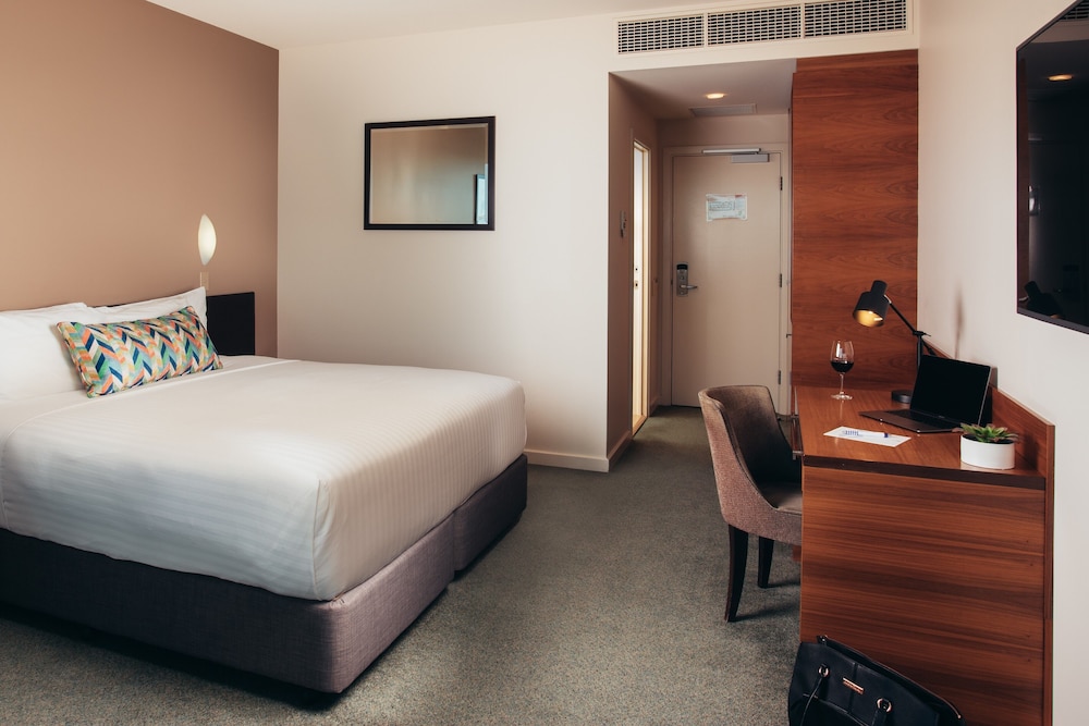 The Port Lincoln Hotel 11/50