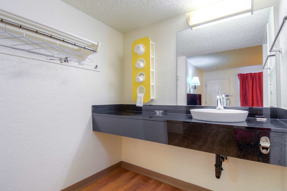 Motel6 Costa Mesa, CA 11/55