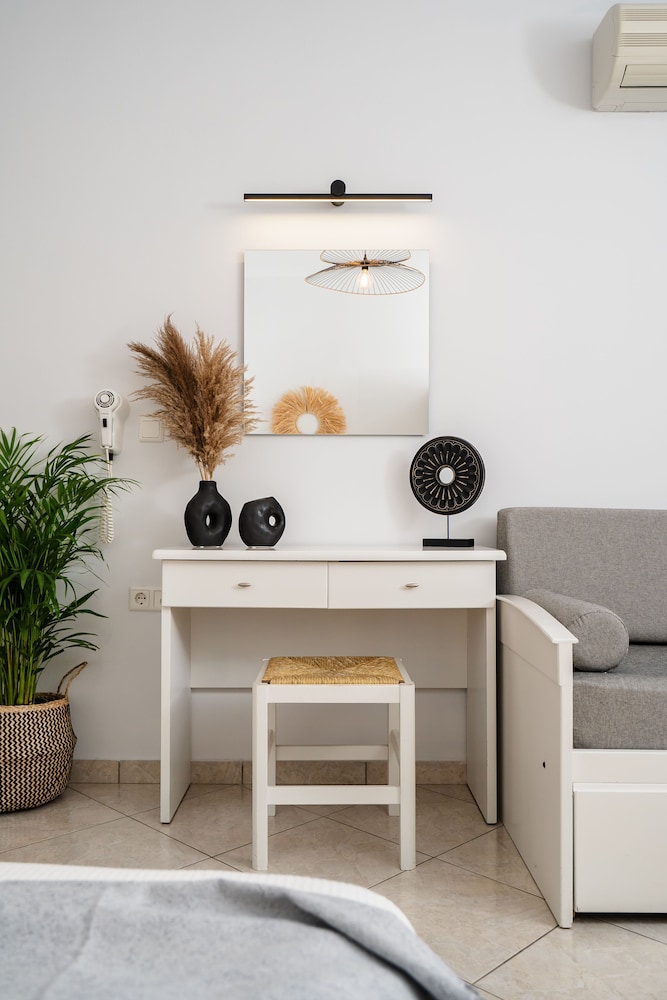 Erato Inn 38/50