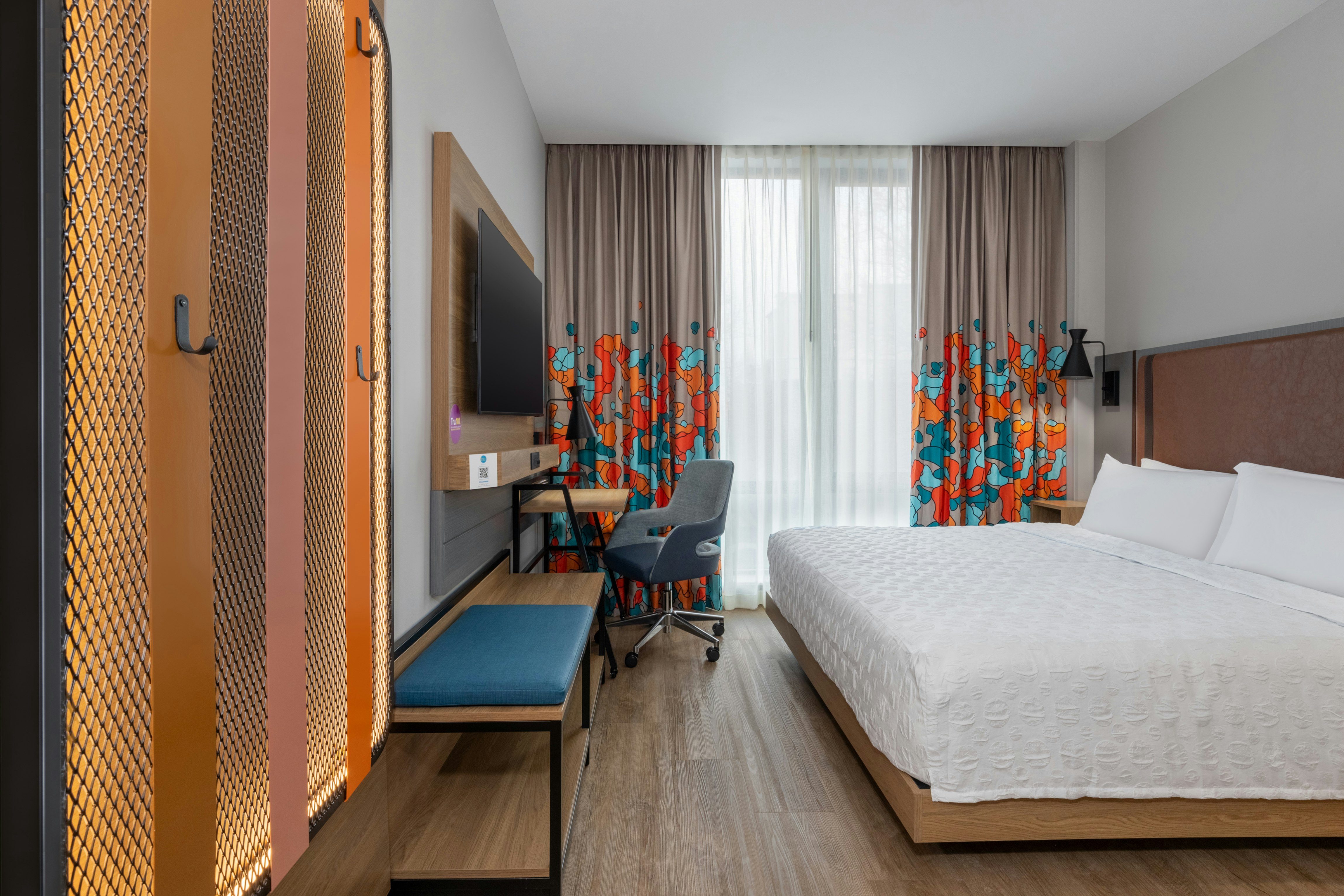 ROOM, KING BED, ACCESSIBLE