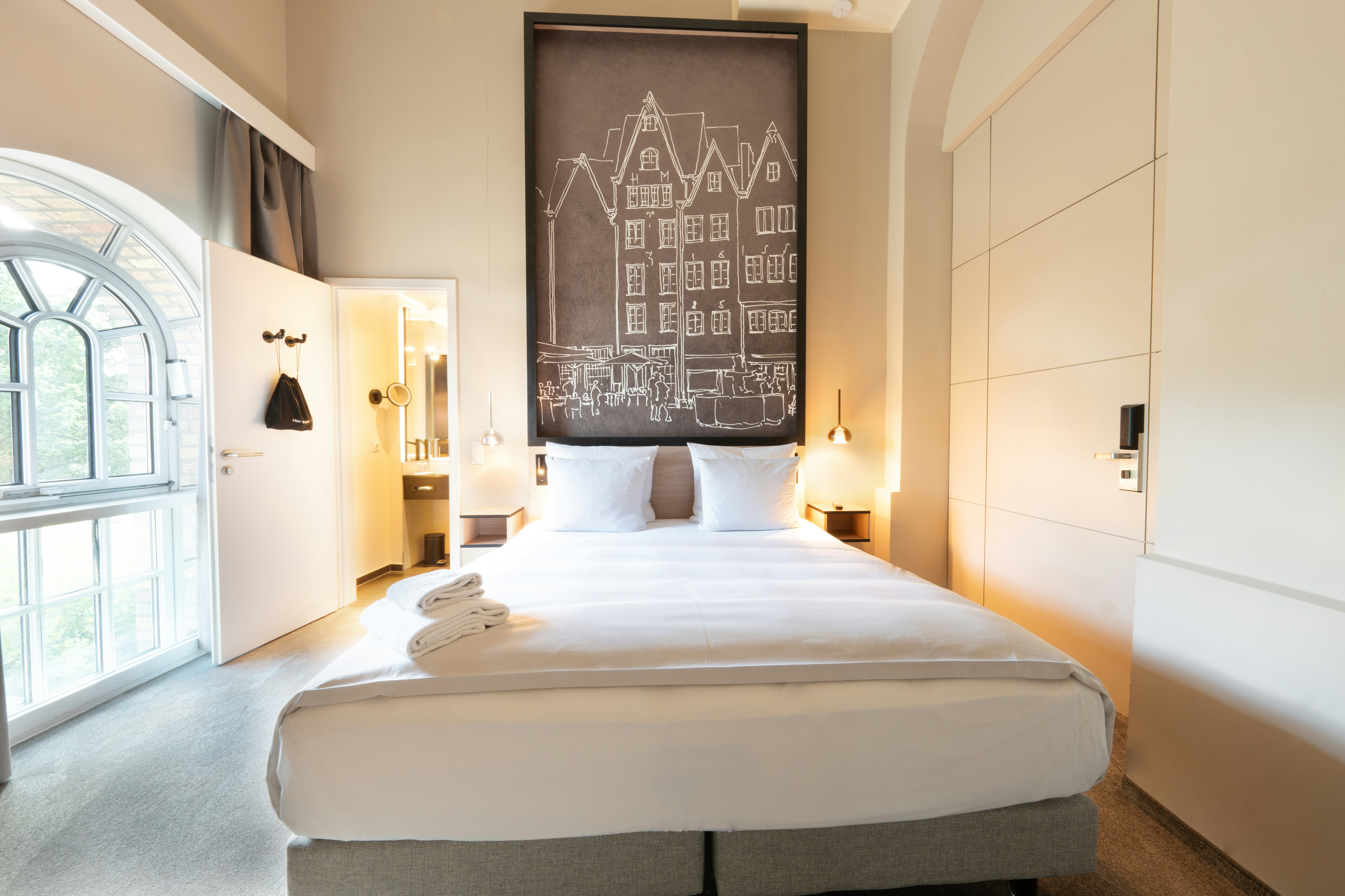 JUNIOR SUITE, KING BED