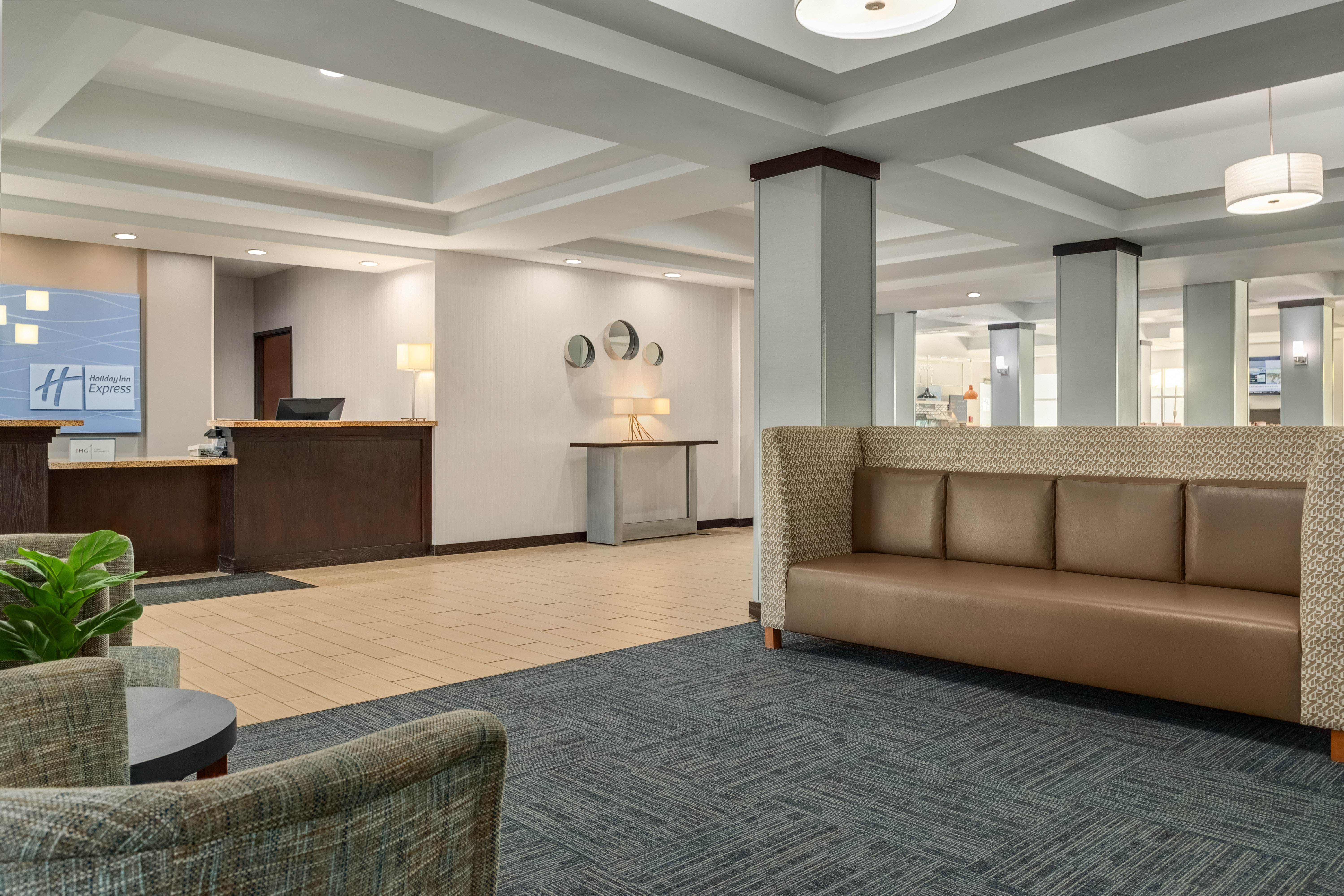 Holiday Inn Express & Suites New Martinsville 17/73