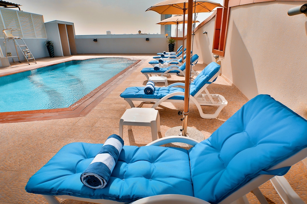 swimming pool spa